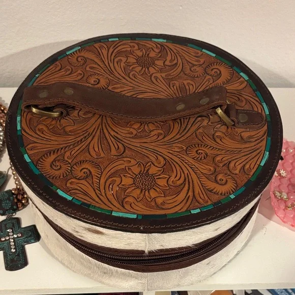 Round Leather and Cowhide Jewelry Case - Picture 2 of 7